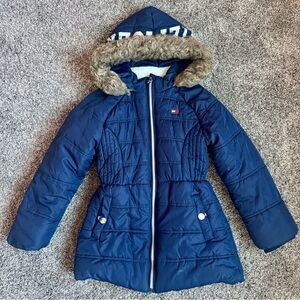 Tommy Hilfiger Kids Navy Puffer Coat with Fur Hood. Size S (7/8)